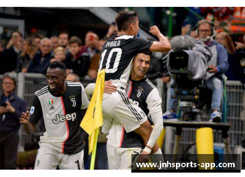 尤文图斯逆袭击败AC米兰，三连胜傲视群雄